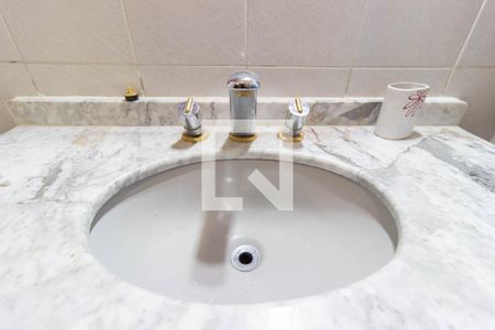 Casa à venda com 300m², 5 quartos e 7 vagas Casa à venda com 300m², 5 quartos e 7 vagasBanheiro Suíte 2