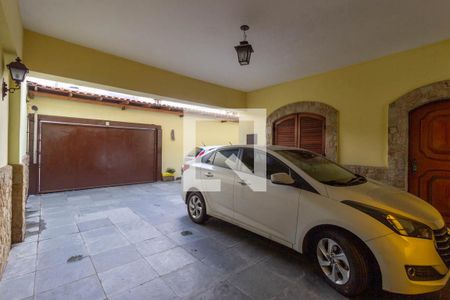 Casa à venda com 300m², 5 quartos e 7 vagas Casa à venda com 300m², 5 quartos e 7 vagasGaragem