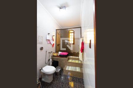 Casa à venda com 300m², 5 quartos e 7 vagas Casa à venda com 300m², 5 quartos e 7 vagasBanheiro Suíte 1