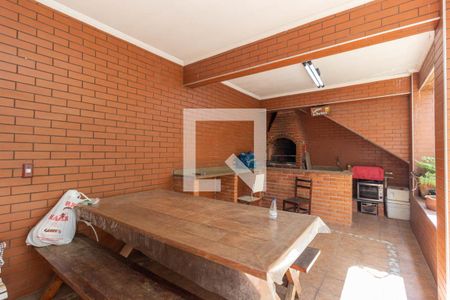 Casa à venda com 300m², 5 quartos e 7 vagas Casa à venda com 300m², 5 quartos e 7 vagasQuintal