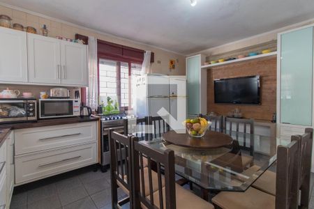 Casa à venda com 238m², 4 quartos e 3 vagas Casa à venda com 238m², 4 quartos e 3 vagasCozinha e Área de Serviço