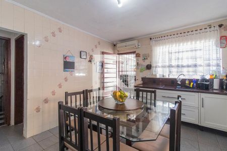 Casa à venda com 238m², 4 quartos e 3 vagas Casa à venda com 238m², 4 quartos e 3 vagasCozinha e Área de Serviço