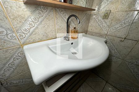 Casa à venda com 180m², 2 quartos e 2 vagasBanheiro