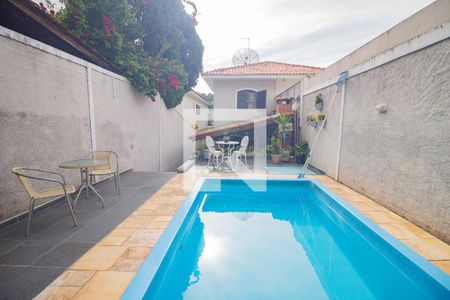 Casa à venda com 210m², 4 quartos e 5 vagaspiscina