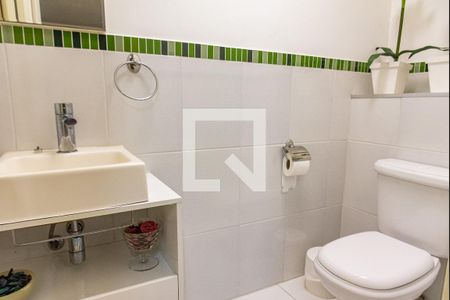 Casa à venda com 700m², 4 quartos e 5 vagasBanheiro do salão