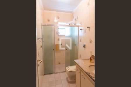 Casa à venda com 700m², 4 quartos e 5 vagasBanheiro da suíte 1