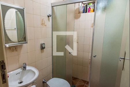 Casa à venda com 700m², 4 quartos e 5 vagasBanheiro de serviço