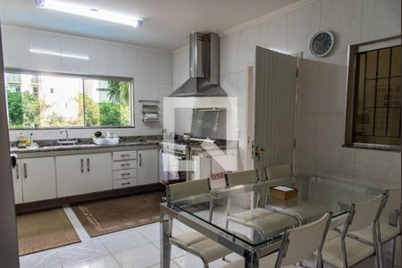 Casa à venda com 700m², 4 quartos e 5 vagasCozinha