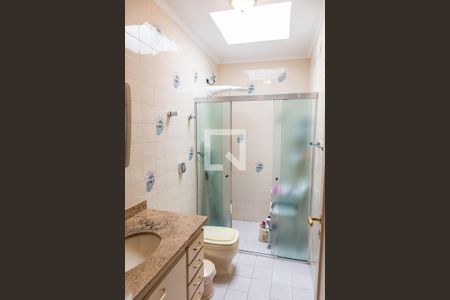 Casa à venda com 700m², 4 quartos e 5 vagasBanheiro da suíte 2