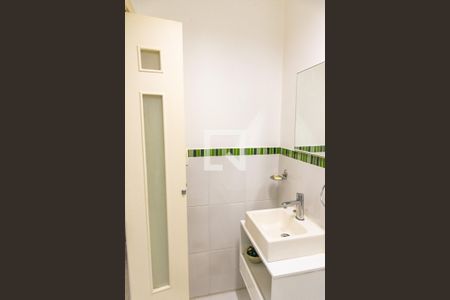 Casa à venda com 700m², 4 quartos e 5 vagasBanheiro do salão