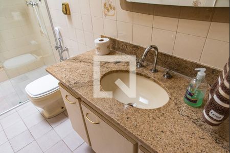 Casa à venda com 700m², 4 quartos e 5 vagasBanheiro da suíte 4