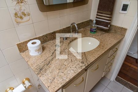 Casa à venda com 700m², 4 quartos e 5 vagasBanheiro da suíte 4