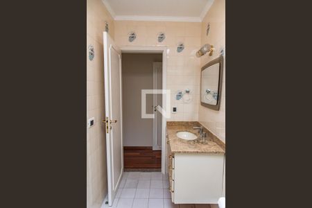 Casa à venda com 700m², 4 quartos e 5 vagasBanheiro da suíte 2