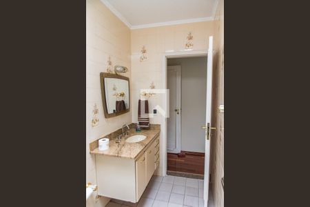 Casa à venda com 700m², 4 quartos e 5 vagasBanheiro da suíte 4