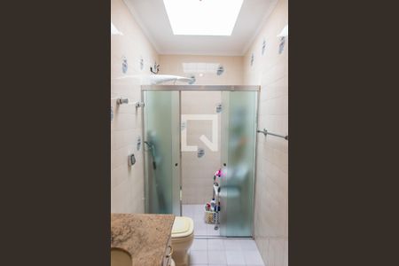 Casa à venda com 700m², 4 quartos e 5 vagasBanheiro da suíte 2