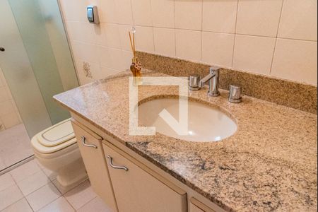 Casa à venda com 700m², 4 quartos e 5 vagasBanheiro da suíte 1