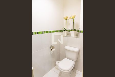 Casa à venda com 700m², 4 quartos e 5 vagasBanheiro do salão