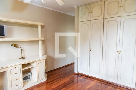 Casa à venda com 700m², 4 quartos e 5 vagasSuíte 2