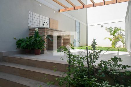 Casa à venda com 180m², 3 quartos e 2 vagasQuintal