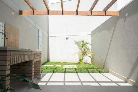 Casa à venda com 180m², 3 quartos e 2 vagasQuintal