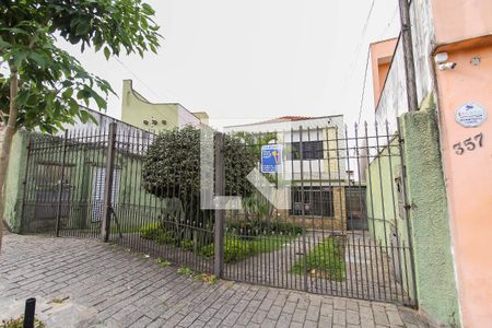 Casa à venda com 170m², 2 quartos e 2 vagas Casa à venda com 170m², 2 quartos e 2 vagasFachada
