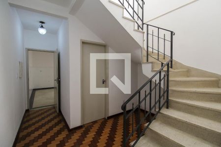 Casa à venda com 170m², 2 quartos e 2 vagas Casa à venda com 170m², 2 quartos e 2 vagasHall