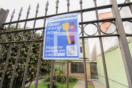 Casa à venda com 170m², 2 quartos e 2 vagas Casa à venda com 170m², 2 quartos e 2 vagasFachada