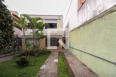 Casa à venda com 170m², 2 quartos e 2 vagas Casa à venda com 170m², 2 quartos e 2 vagasFachada
