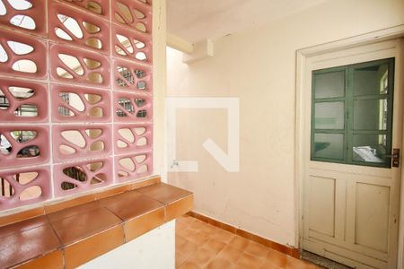 Casa à venda com 170m², 2 quartos e 2 vagas Casa à venda com 170m², 2 quartos e 2 vagasVaranda