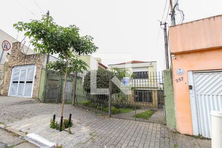Casa à venda com 170m², 2 quartos e 2 vagas Casa à venda com 170m², 2 quartos e 2 vagasFachada