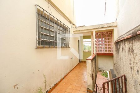 Casa à venda com 170m², 2 quartos e 2 vagas Casa à venda com 170m², 2 quartos e 2 vagasCorredor externo