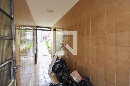 Casa à venda com 170m², 2 quartos e 2 vagas Casa à venda com 170m², 2 quartos e 2 vagasCorredor externo