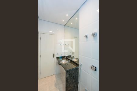 Casa à venda com 280m², 4 quartos e 6 vagas Casa à venda com 280m², 4 quartos e 6 vagasBanheiro Social 3