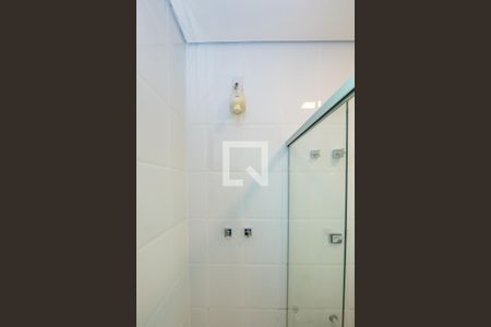 Casa à venda com 280m², 4 quartos e 6 vagas Casa à venda com 280m², 4 quartos e 6 vagasBanheiro da Suíte