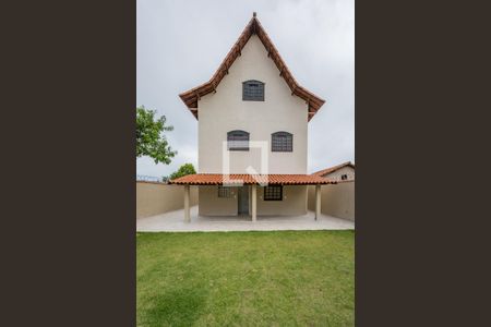 Casa à venda com 280m², 4 quartos e 6 vagas Casa à venda com 280m², 4 quartos e 6 vagasQuintal