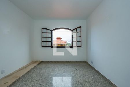 Casa à venda com 280m², 4 quartos e 6 vagas Casa à venda com 280m², 4 quartos e 6 vagasSuíte
