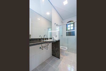 Casa à venda com 280m², 4 quartos e 6 vagas Casa à venda com 280m², 4 quartos e 6 vagasBanheiro Social 3