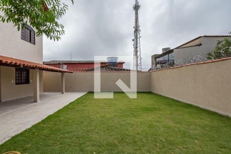 Casa à venda com 280m², 4 quartos e 6 vagas Casa à venda com 280m², 4 quartos e 6 vagasQuintal