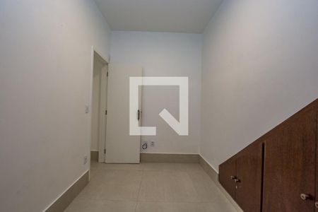 Casa à venda com 280m², 4 quartos e 6 vagas Casa à venda com 280m², 4 quartos e 6 vagasEscritório