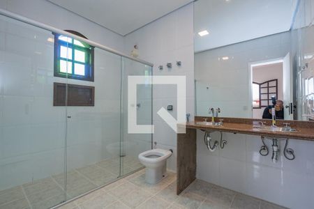 Casa à venda com 280m², 4 quartos e 6 vagas Casa à venda com 280m², 4 quartos e 6 vagasBanheiro da Suíte