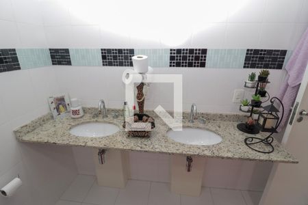 Apartamento à venda com 105m², 2 quartos e 2 vagas Apartamento à venda com 105m², 2 quartos e 2 vagasBanheiro da Suíte