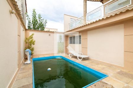 Casa à venda com 140m², 2 quartos e 3 vagas Casa à venda com 140m², 2 quartos e 3 vagasQuintal