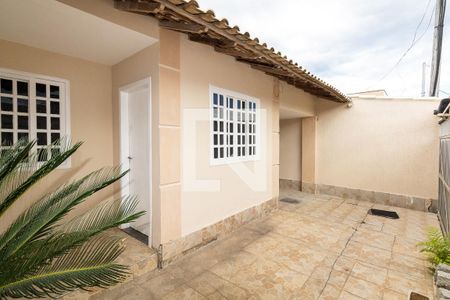 Casa à venda com 140m², 2 quartos e 3 vagas Casa à venda com 140m², 2 quartos e 3 vagasQuintal