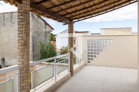 Casa à venda com 140m², 2 quartos e 3 vagas Casa à venda com 140m², 2 quartos e 3 vagasTerraço