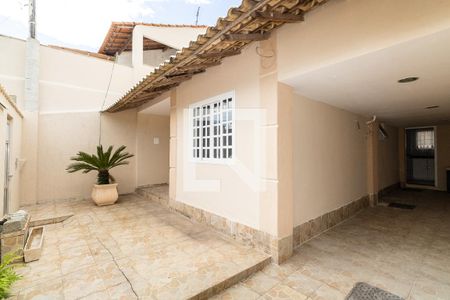 Casa à venda com 140m², 2 quartos e 3 vagas Casa à venda com 140m², 2 quartos e 3 vagasQuintal