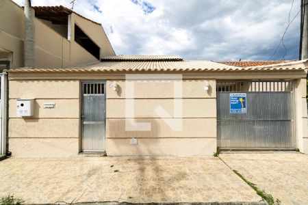 Casa à venda com 140m², 2 quartos e 3 vagas Casa à venda com 140m², 2 quartos e 3 vagasFachada