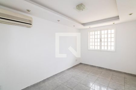 Casa à venda com 140m², 2 quartos e 3 vagas Casa à venda com 140m², 2 quartos e 3 vagasSala