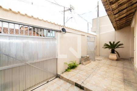Casa à venda com 140m², 2 quartos e 3 vagas Casa à venda com 140m², 2 quartos e 3 vagasQuintal