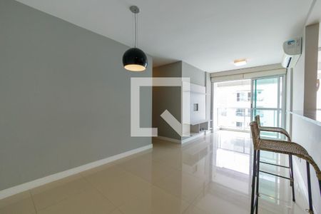 Sala de apartamento para alugar com 2 quartos, 64m² em Barra da Tijuca, Rio de Janeiro