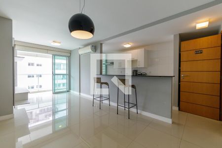 Sala de apartamento para alugar com 2 quartos, 64m² em Barra da Tijuca, Rio de Janeiro